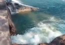 5 वर्ष पुरान स्टॉप डैम टूटा, एक ओर का हिस्सा टूटा, पीने के पानी की आपूर्ति होगी प्रभावित