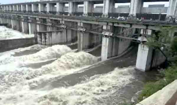 कोटा बैराज से चंबल नहर में छोडा गया पानी