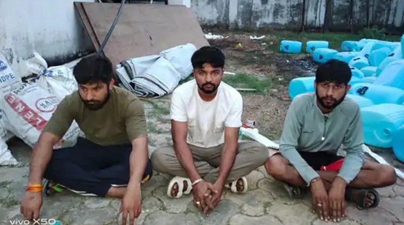 पूर्व कांग्रेस-बीजेपी सुरेन्द्रसिंह तोमर के घर आबकारी की टीम ने दी दविश नहीं मिले तोमर, अवैध शराब फैक्ट्री का मालिक निकला रणदीप