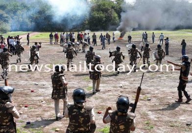 उपद्रवियों से निपटने के लिये बलवा परेड में पुलिस कर्मियों जमकर पसीना बहाया