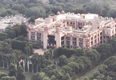 न्यायालय ने दालबाजार की अवैध तीसरी मंजिल गिराने के दिये निर्देश, हाईकोर्ट बोला-नगरनिगम का अवैध निर्माण है न्यायालय के आदेश का इंतजार करना चिंताजनक