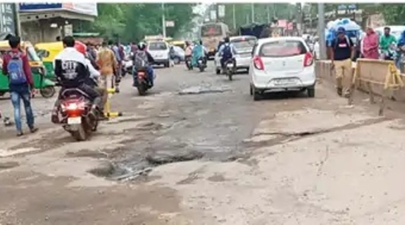 ग्वालियर में अधिकारियों की लापरवाही, सचिन तेंदुलकर रोड, फालका बाजार की सड़क जर्जर