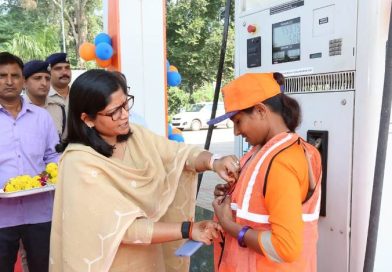 शहर के पुलिस वेलफेयर पेट्रोल पंपों पर भी शक्ति दीदियों ने संभाली कमान 