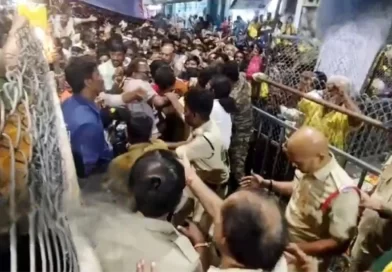 आंध्र प्रदेश के वेंकटेश्वर मंदिर में भगदड़, 10 की मौत