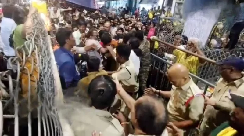 आंध्र प्रदेश के वेंकटेश्वर मंदिर में भगदड़, 10 की मौत