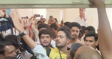 तात्याटोपे यूनिवर्सिटी में एबीवीपी कार्यकर्ताओं ने किया हंगामा, कुलगुरू के कक्ष के तोड़े कांच, कर्मचारी से हुई मारपीट