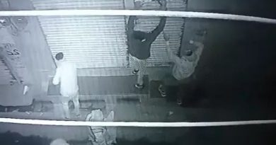 डकैतों ने गुलेल से आंख फोड़ी, लाखों की ज्वेलरी उड़ाई खबर सुनकर ज्वेलर्स के पिता आया हार्टअटैक से हुई मौत