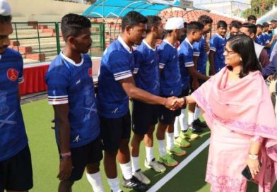 84वी अखिल भारतीय सिंधिया स्वर्ण कप हॉकी प्रतियोगिता, कलेक्टर एवं निगमायुक्त ने खिलाडियों से परिचय प्राप्त कर प्रारंभ कराया मैच