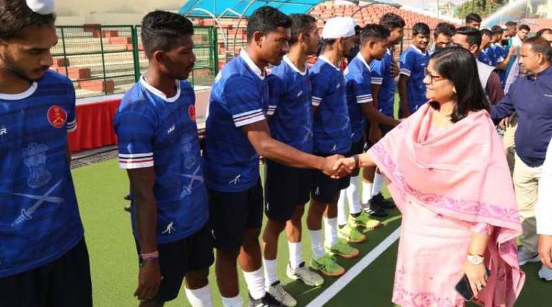 84वी अखिल भारतीय सिंधिया स्वर्ण कप हॉकी प्रतियोगिता, कलेक्टर एवं निगमायुक्त ने खिलाडियों से परिचय प्राप्त कर प्रारंभ कराया मैच