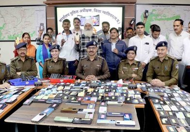साइबर सेल ने 1 करोड़ 82 लाख रूपये के 736 मोबाइल ढूंढकर फरियादियों को वापिस लौटाये मोबाइल