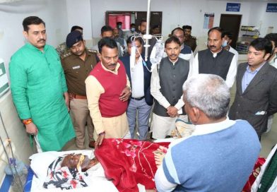 फूड प्वॉइजनिंग से बीमार मरीजों से प्रभारी मंत्री ने स्वास्थ्य की जानकारी ली