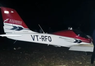 MP में ट्रेनी विमान क्रैश, इंजन फेल होने से बिजली पोल में घुसा एयरक्राफ्ट, अंधेरे में डूबे कई गांव