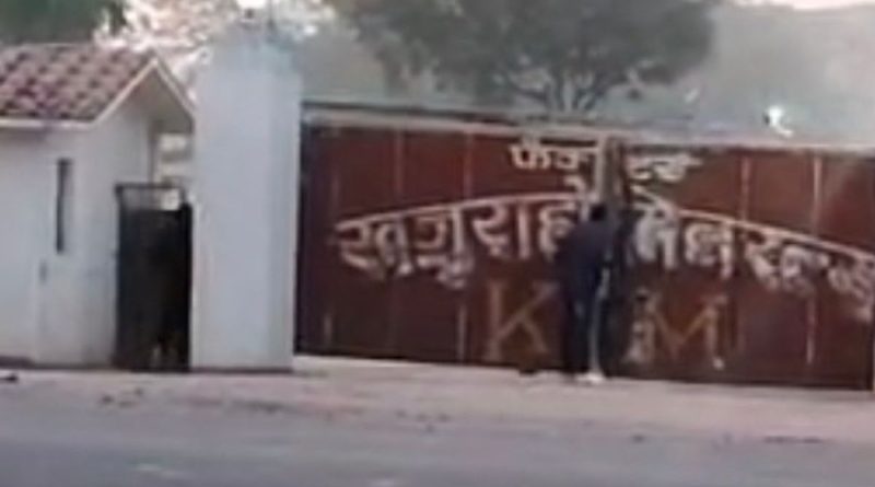 पूर्व कांग्रेस विधायक की फैक्ट्रियों पर आयकर छापा, 30 गाड़ियों में पहुंचे इंदौर-ग्वालियर से अफसर