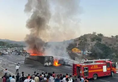 टैंकर डिवाइडर तोड़ते हुए कंटेनर से टकराया, दोनो तरफ से लगी आग, नेशनल हाइवे पर लगा जाम