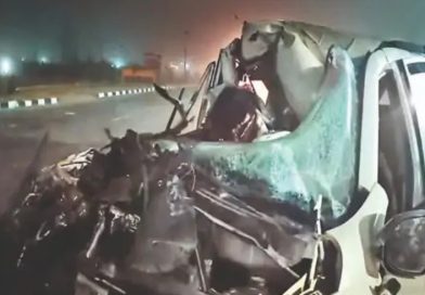 ग्वालियर-झांसी हाइवे पर कोहरे में ट्रक के पीछे घुसी बाइक और कार, एक की मौत 6 जख्मी