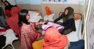 कलेक्टर ने मुरार अस्पताल पहुँचकर प्रसूति गृह का किया निरीक्षण,  सर्दी के मौसम में कम्बल किए भेंट 