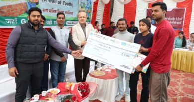 दीवारों को कलाकृतियों से संजाया तो न्यायमूर्ति ने किया पुरस्कृत