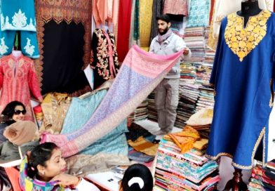 कश्मीरी बाजार -मेले में इस साल भी गुलजार है 