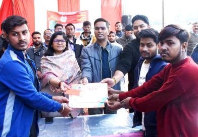 स्वच्छता की अलख जगाने छात्रों ने उकेरी कलाकृतियां, छात्रों को कलेक्टर ने दिए पुरस्कार