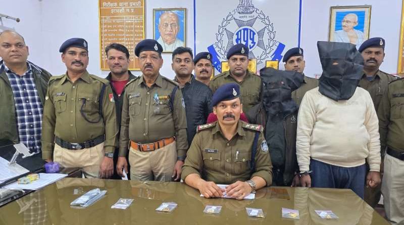 ट्रेनों में चोरी एवं रेलवे संपत्ति चुराने वाले आरोपियों को किया गिरफ्तार