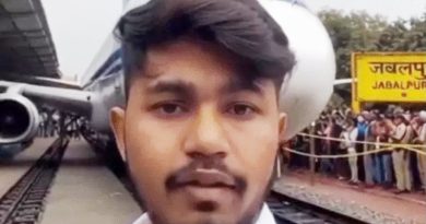 AI  से रेलवे स्टेशन पर हवाई जहाज की इमरजेंसी लैंडिंग, युवक की तलाश में जुटी पुलिस