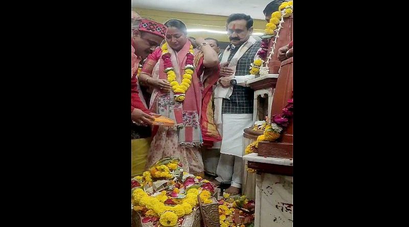 पीताम्बरा पीठ में मुख्यमंत्री रेखा गुप्ता ने पहुंचकर की पूजा अर्चना