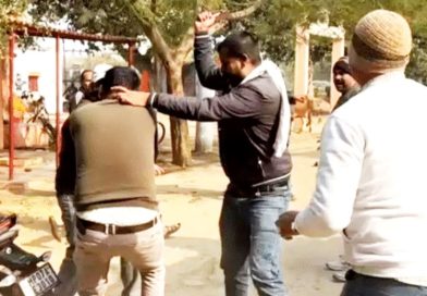 बिजली की लाइन काटने पर चले डंडे और गोलियां चली