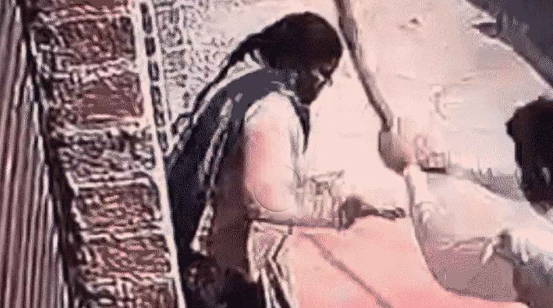 महिला पर ताबड़तोड़ डंडे से हमला, सिर-पैर में फ्रैक्चर, पुरानी रंजिश की वजह से दबंगों ने बेरहमी से मारपीट