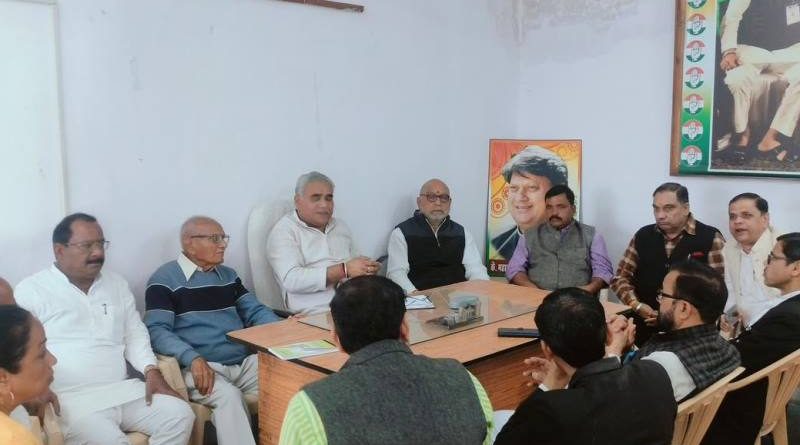 नवग्रह शक्तिपीठ प्राण प्रतिष्ठा समारोह कलष यात्रा से पूर्व हुए हादसे से पीड़ितो को देखने ट्रामा सेंटर पहुँचे कांग्रेसजन