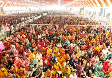 नवग्रह पीठ की प्राणप्रतिष्ठा महोत्सव के दूसरे आज श्रद्धालुओं का भारी जन सैलाब उमड़ा