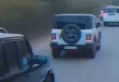 लग्जरी कार खरीदते ही हाइवे पर स्टंट और फायरिंग, खिड़कियों से बाहर लटके युवक