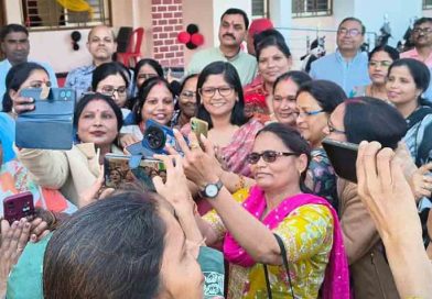 एसआईआर  कार्य को निष्ठापूर्वक पूर्ण करने पर कलेक्टर बीएलओ से हुईं रूबरू 