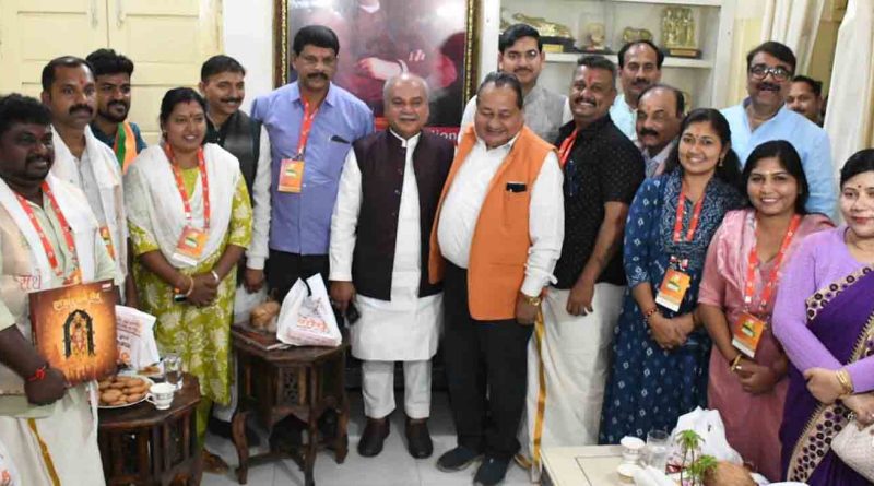 केरल के दल ने विधानसभा अध्यक्ष से की उनके निवास पर चर्चा 