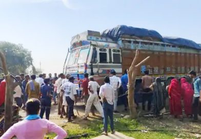ट्रक के नीचे फंसे युवक सिर धड़ से अलग, युवक का टायर में फंसने से 25 मीटर तक घसीटा, चालक को ग्रामीणों ने दबोचा