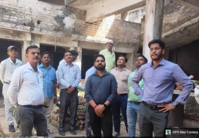 निगम के राजस्व अमले की कार्रवाई, राजस्व जमा न करने पर 10 दुकानों पर की गई तालाबंदी