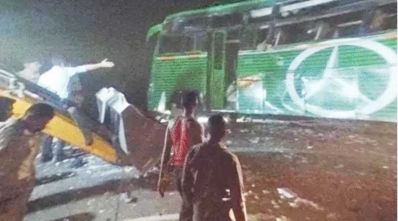 CM के कार्यक्रम से लौट रही बस पलटने से 10 की मौतें, 30 से अधिक घायल, महिला और बच्चे का हाथ कटकर अलग