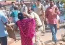 अतिक्रमण हटाने गई तो महिलाओं ने पुलिस पर किया पथराव, पुलिस ने किया बल प्रयोग