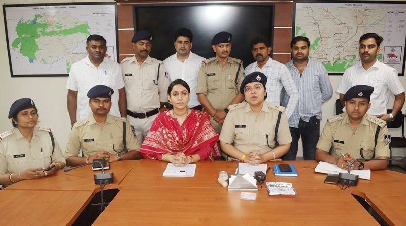 विश्वविद्यालय व मुरार में महिलाओं के गले से झपट्टा मारकर सोने की चेन छीनने वाले शातिर आरोपी गिरफ्तार   