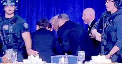 वॉशिंगटन में डिनर के बीच हुई फायरिंग, मौके से डोनाल्ड ट्रम्प को सुरक्षित निकाला, चश्मदीद ने बताया कि 7 राउंड फायर किये, गेस्ट टेबिल के नीचे छिपे, हमलावर को भी दबोचा