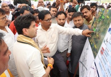 अक्टूबर-नवंबर तक बन तैयार होगा ग्वालियर रेलवे स्टेशन, सिंधिया ने दिया सुझाव -स्टेशन पर डाले जाने पत्थरों का काम करने वाले कारीगरों का भी हो नाम-ज्योतिरादित्य सिंधिया