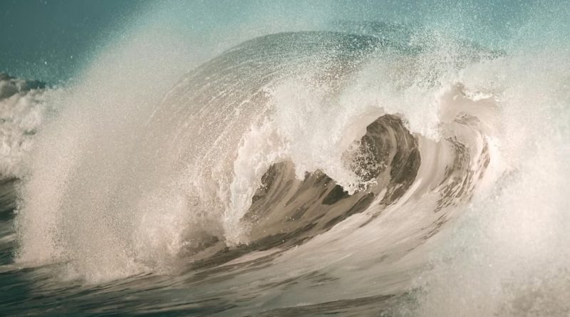 जापान में आया रिक्टर स्केल 7.4 तीव्रता का भूकंप, रेल सेवा रोकी, प्रान्तों में 3 मीटर ऊंची सुनामी लहरें, जहाजों को सुरक्षित जगह समुद्र में भेजा