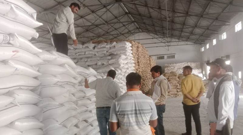 समर्थन मूल्य पर उपार्जित गेहूँ का जिले में कराया जा रहा है भौतिक सत्यापन