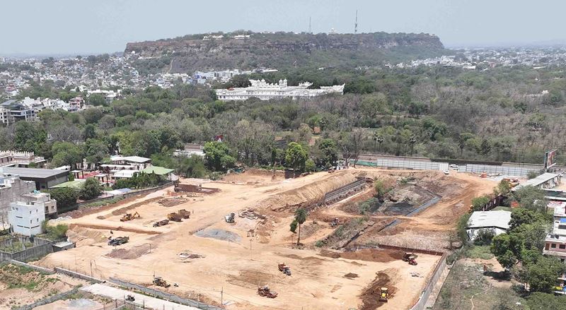 अरबों की जमीन के दस्तावेजों स्याही फैलाकर तथ्य छिपाये, जलाश्य की जमीन को बनाया निजी, रिकॉर्ड में छेड़छाड पर लोकायुक्त की कार्यवाही