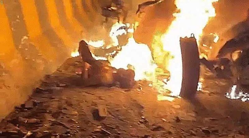 मिर्जापुर में ट्रक और बोलेरो के बीच हुई टक्क्र में 11 लोग जिन्दा जले, बोलेरों में निकलने का मौका ही नहीं मिला