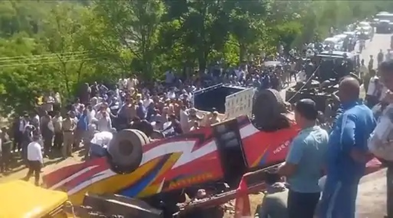 बस 100 फीट नीचे गिरी खाई में 22 लोगों की मौत, 29 यात्री घायल, ड्रायवर बस को काबू नहीं कर पाया