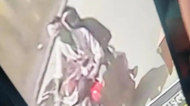 दिनदहाड़े  10 तोला सोने की ज्वेलरी भरा बैग छीनकर भागे बदमाश, घटना CCTV में घटना हुई कैद, भाई ही निकला लूट का मास्टरमाइंड