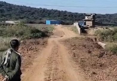 पेयजल किल्लत को लेकर पार्षद ने किया अर्द्धनग्न प्रदर्शन, पानी की टंकी से कूंदने की दी चेतावनी, कर्मचारियों को बनाया बधंक