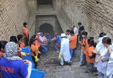 खेड़ापति बावड़ी में चला जल गंगा संवर्धन अभियान बावड़ी को किया स्वच्छ