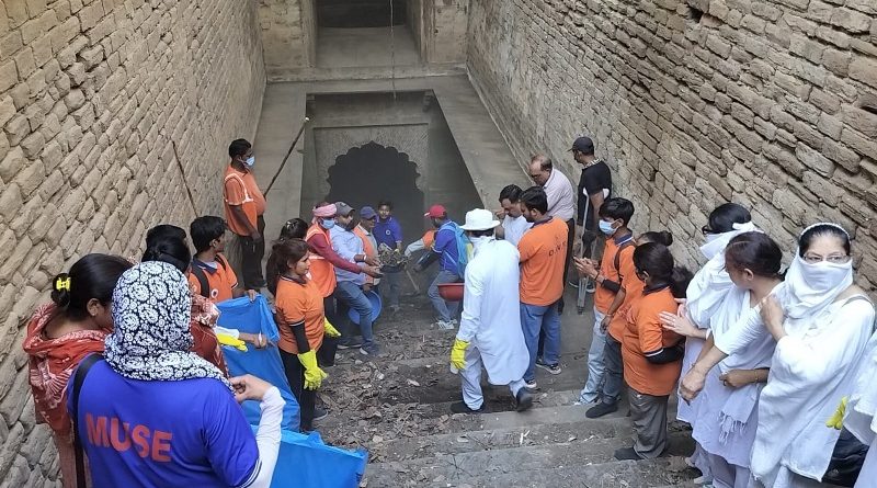 खेड़ापति बावड़ी में चला जल गंगा संवर्धन अभियान बावड़ी को किया स्वच्छ
