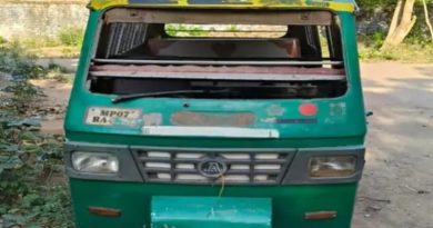 कबाड़ी को ऑटो बेचने से पहले पुलिस ऑटो सहित आरोपी को दबोचा